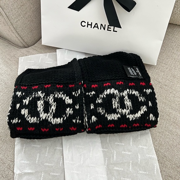 Auth Rare Chanel CC  Logo Black Wool Knit Scarf/ Muffler - New - Picture 4 of 8